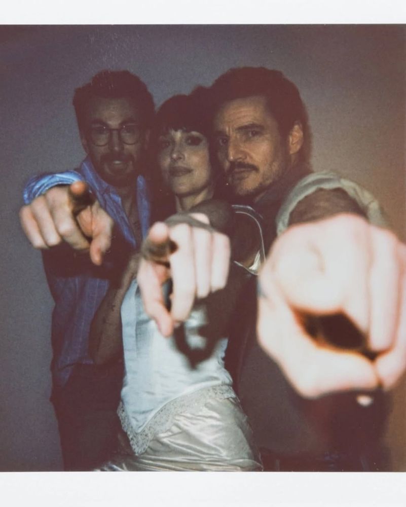 Dakota Johnson, Chris Evans y Pedro Pascal