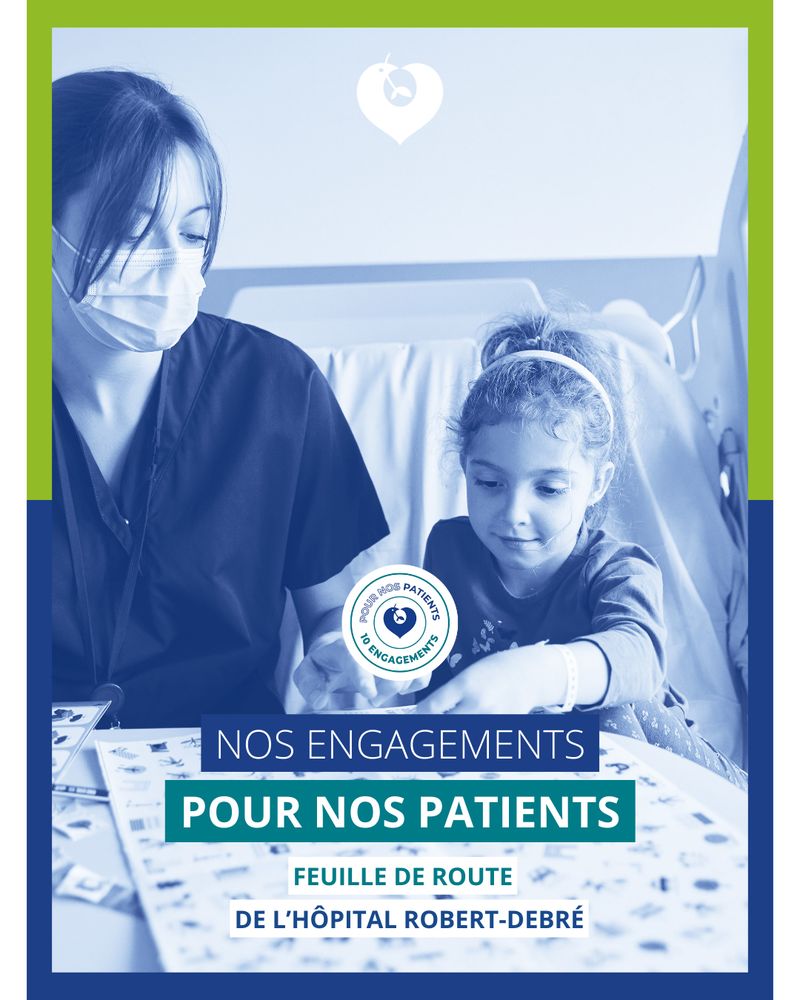Une jeune patient et une soignante dans une chambre d'hôpital