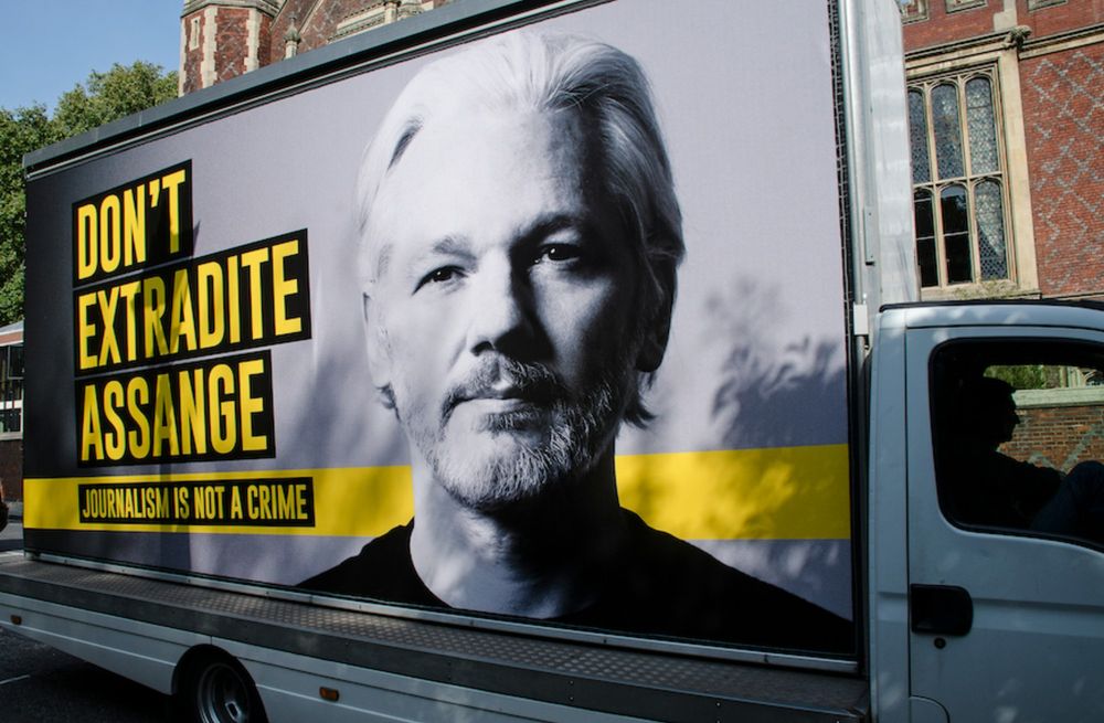 UK: Protect media freedom and free Julian Assange - ARTICLE 19