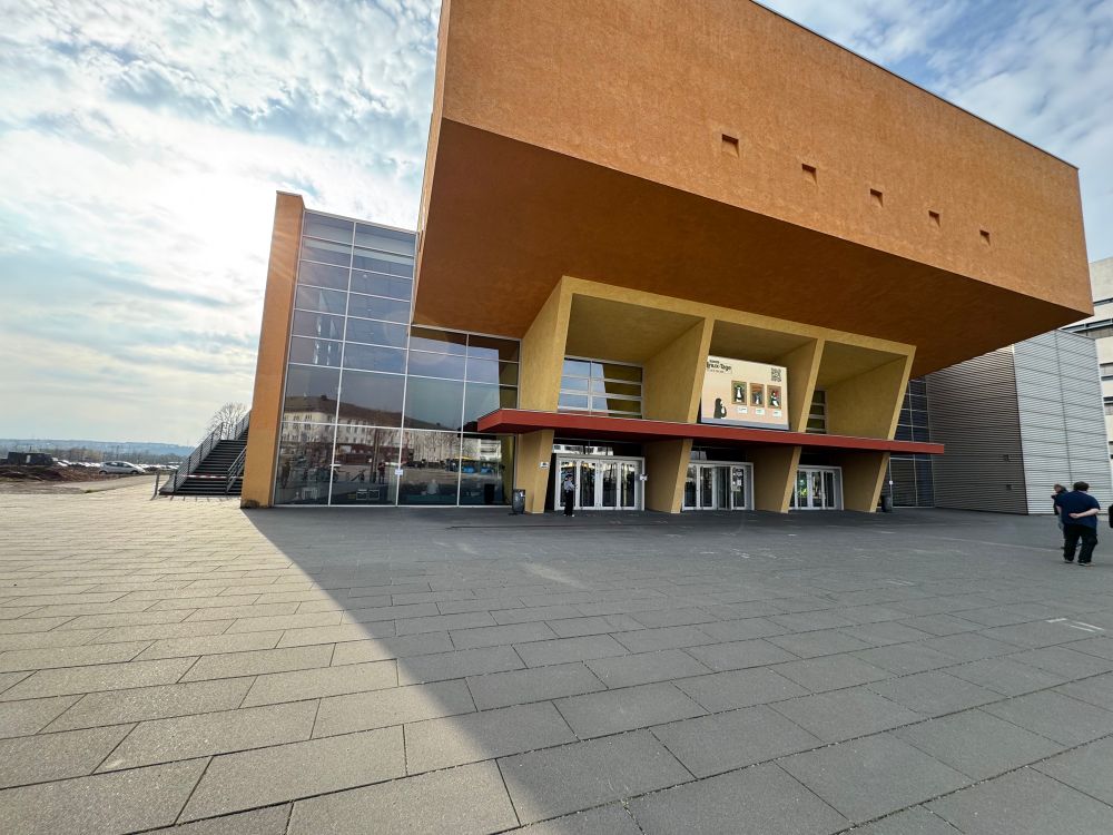 TU Chemnitz from outside, entry view, sunny day, Linux days, yearly open source community event.