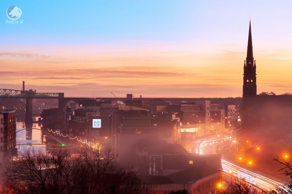 Twilight over misty Drogheda.
.
Photo: @marcinwphotography 
.
#mist #civiltwilight #twilight #dawn #drogheda #boynevalley  #louth #photographer #cityscape  #ireland #droghedaphotographer #light 