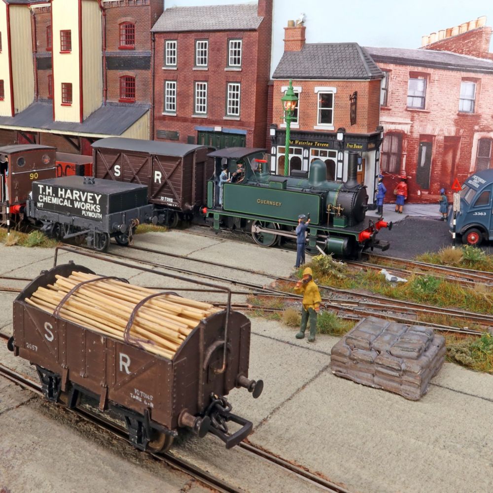 This train is my life, Canute Road Quay on the road again – High Wycombe MRX24 – 9th November