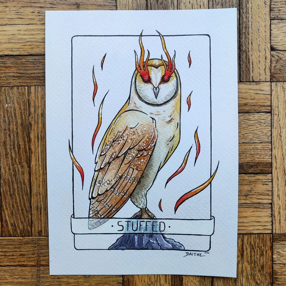 Une chouette avec des yeux de flamme, perchée sur un rocher. L'illustration a été faite en aquarelles. 