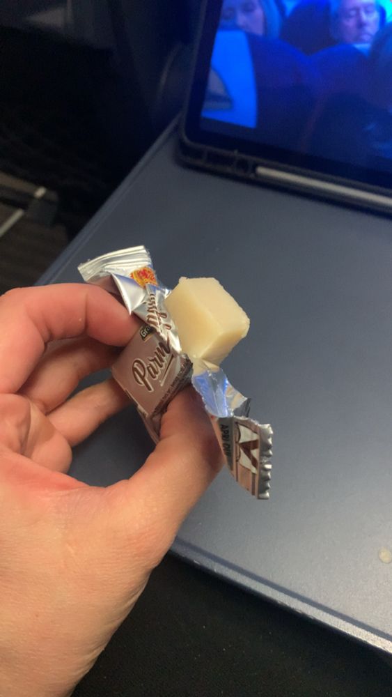 Einen kleinen Parmesan Käse in Snack Größe 