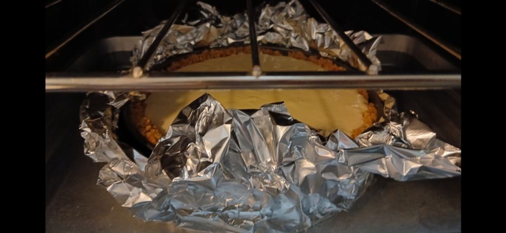 A cheesecake doing its thing.