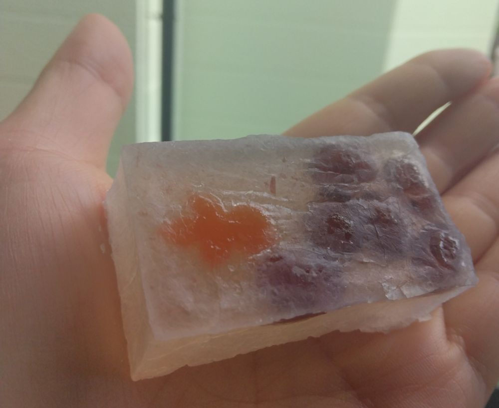 金魚泳ぐ夏出雲という出雲菓子