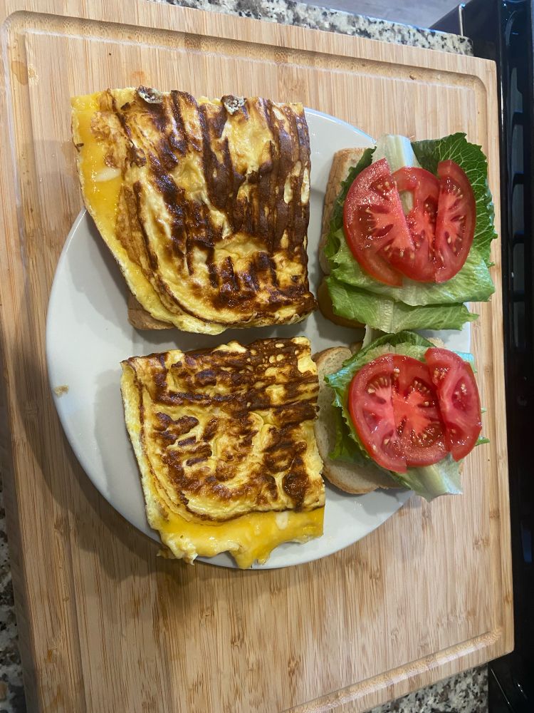 Egg tomato and lettuce sandwiches