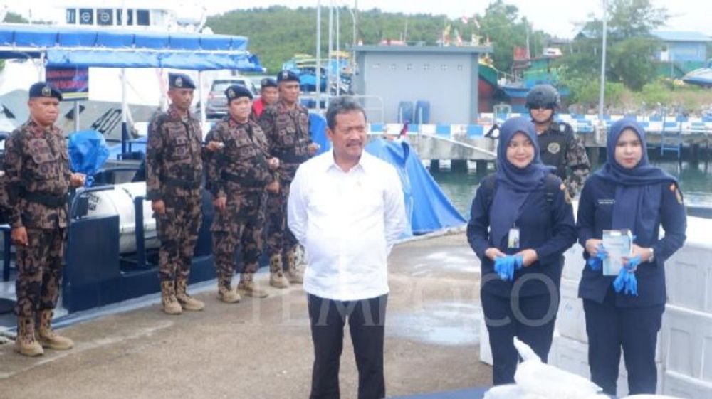 Dua Kapal Cina Tertangkap Sedang Menyedot Pasir Laut di Perairan Batam