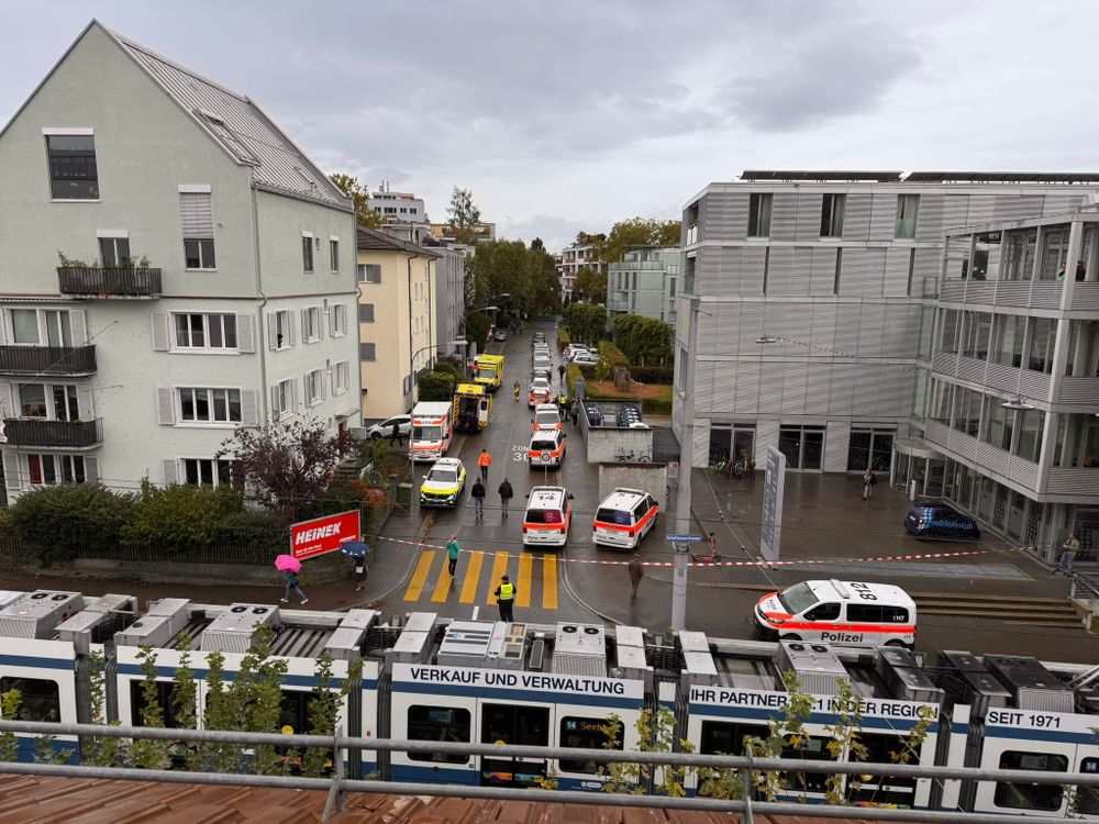 Grosseinsatz bei Kinderhort – Mann verletzt mehrere Kinder