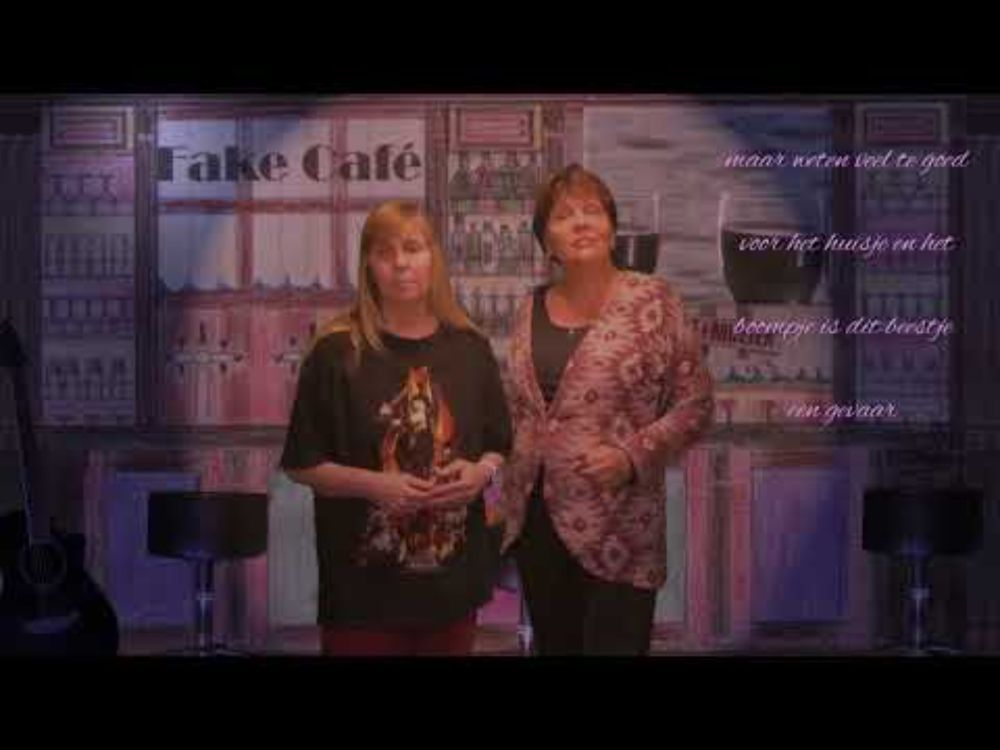 Rosa en Anna - De Dames Amarant - Fake Café