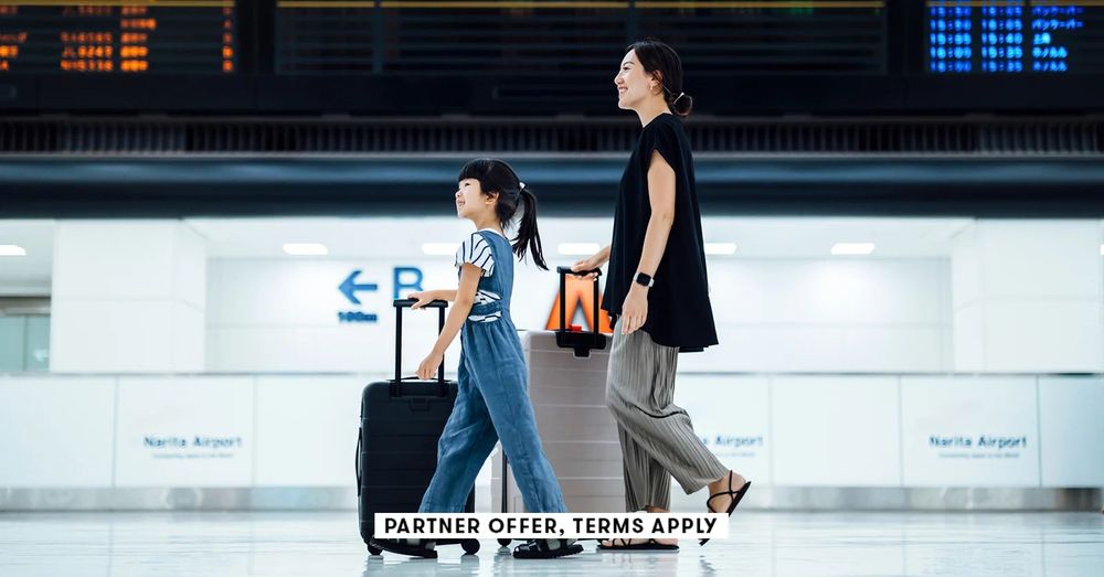 20250715_SOCIAL-DISCLAIMER_PARTER-OFFER-TERMS-APPLY_Mother-and-daughter-walking-through-airport-with-suitcases_-d3sign.jpg?ssl=1