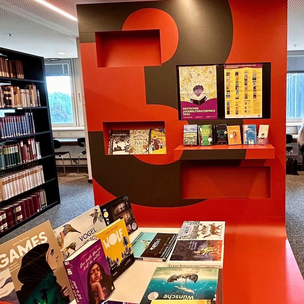 Leseecke in der Fachbibliothek GW im PhilTurm Uni Hamburg