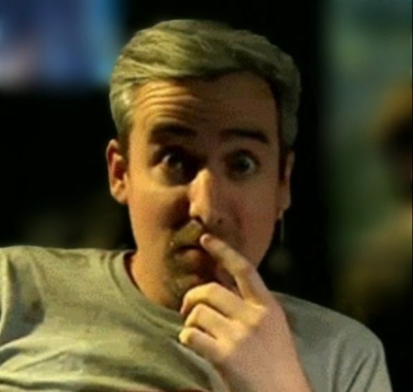 Donnie schaut erschreckt mit Finger auf Oberlippe.
(c) BEANS Entertainment GmbH