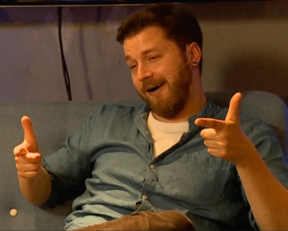 Hauke Gerdes fingerguns.
Quelle: RBTV
(c) BEANS Entertainment GmbH