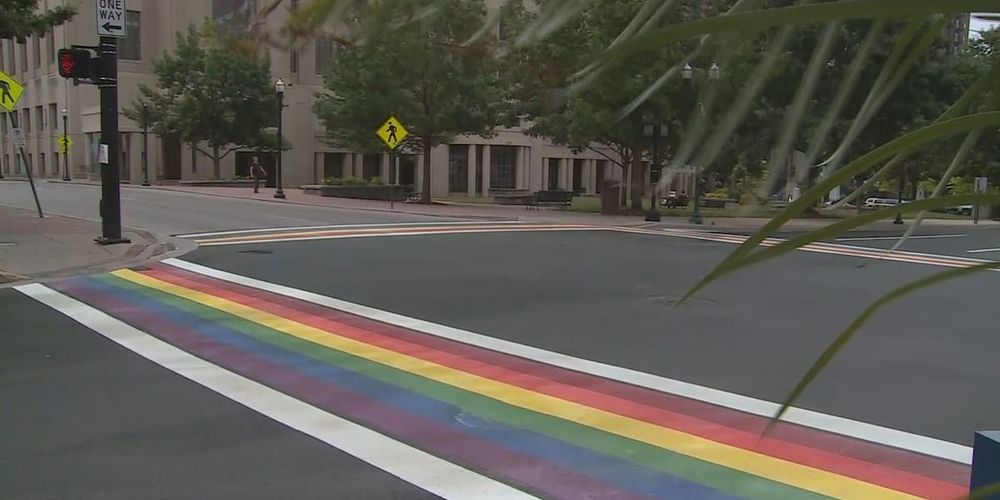 Lexington has no plans to cover the rainbow crosswalk downtown after a U.S. Department of Transportation memo.