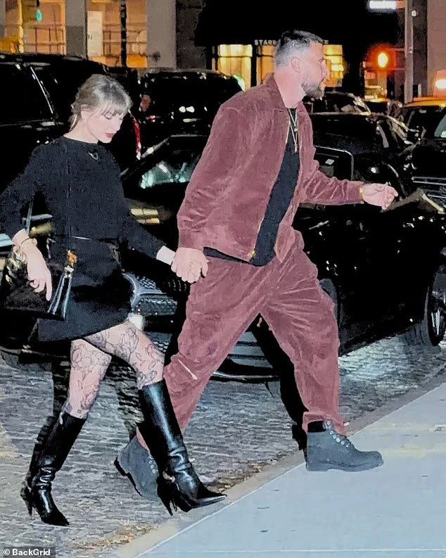 taylor and travis walking hand in hand in nyc