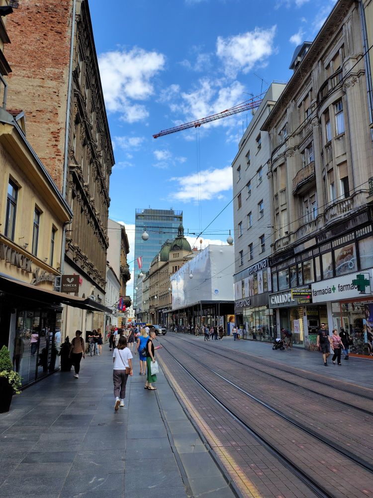 La via principale di una città europea 