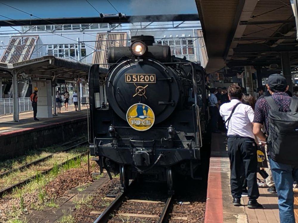 新山口駅出発前の「SLやまぐち号」