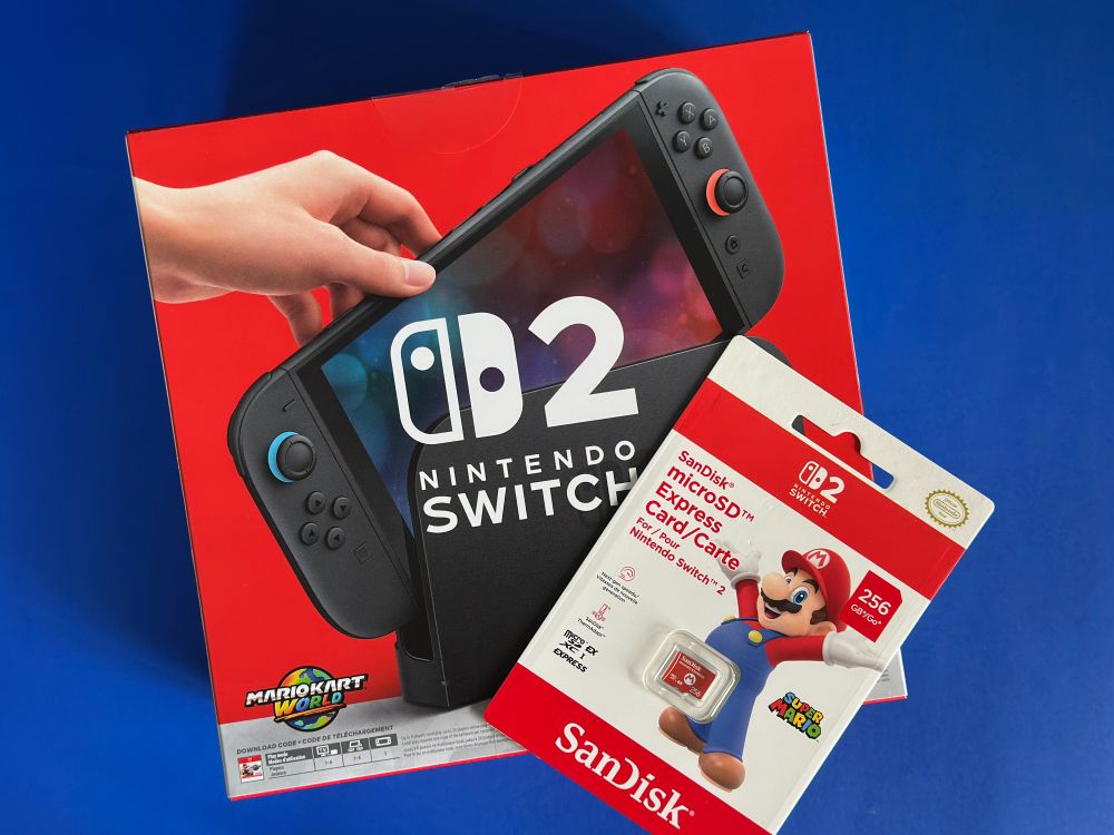 Caixa da Nintendo Switch 2 juntamente com comando de expansão SD.