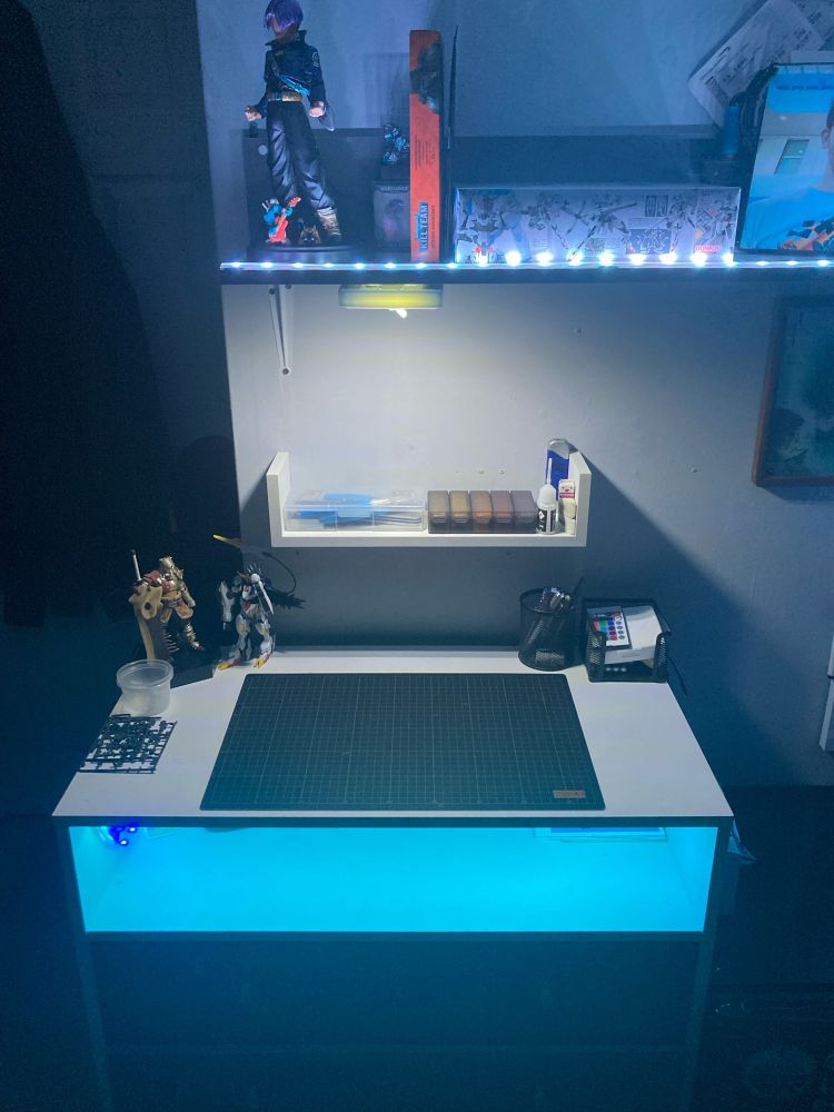 A photo of a table used for building model kits.