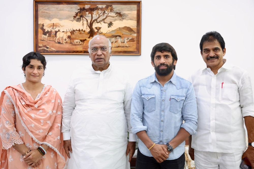 “When we were dragged on roads, every party except BJP stood with us”: Vinesh Phogat, Bajrang Punia join Congress