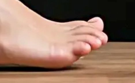 Four-toed foot with a stubby pinky