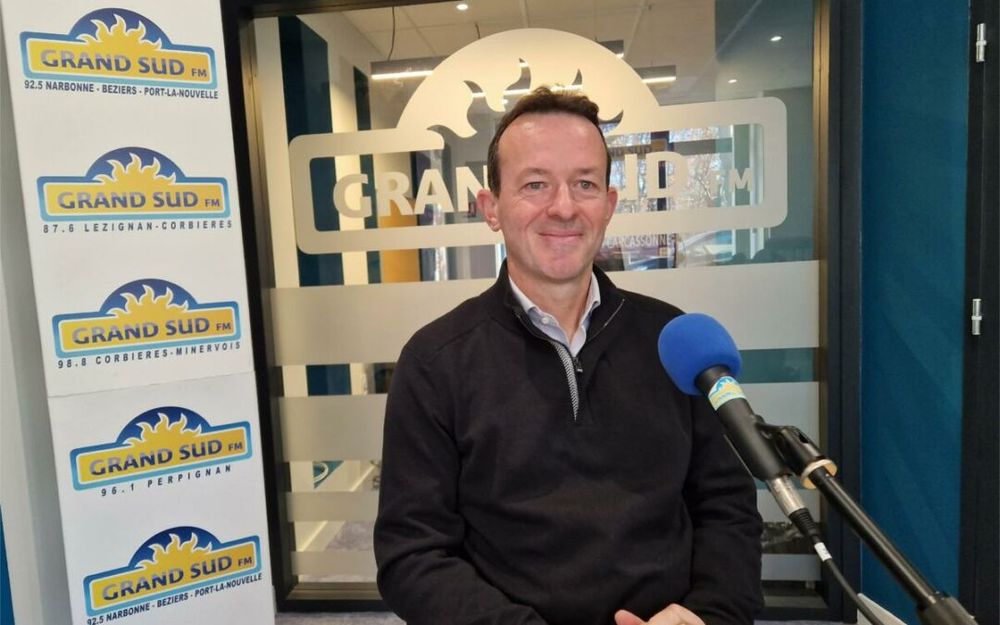 Interview dans les studios de Grand Sud FM