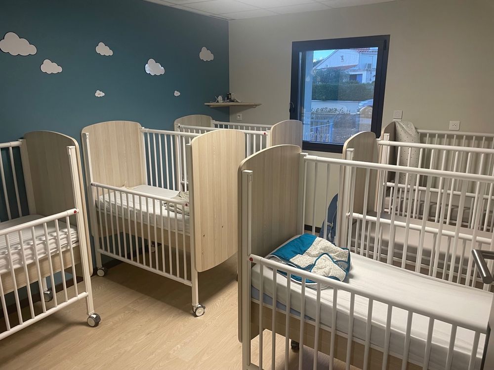 Dortoir des bébés de la crèche de Roubia