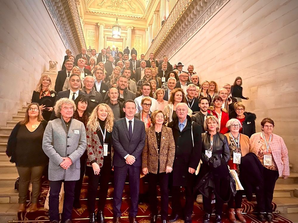 Photos souvenirs avec toute la délégation des élus audois dans l'escalier d'honneur du Sénat