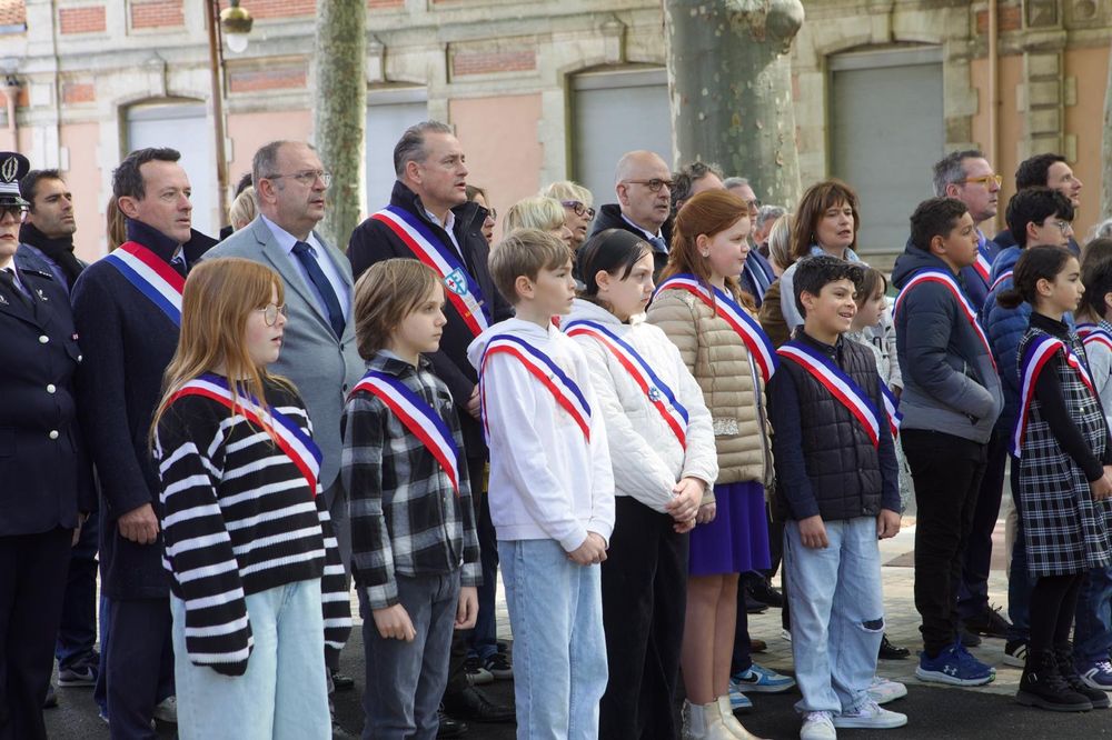 Les élus et le CMJ de Narbonne lors de la cérémonie
