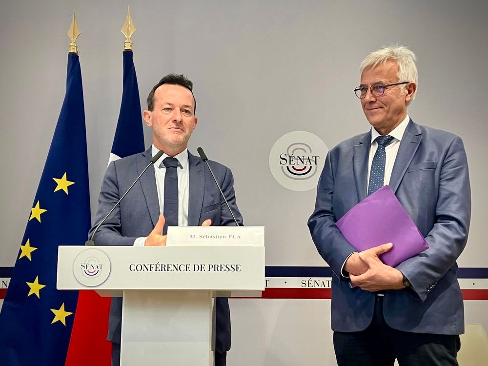 Sébastien Pla et Hubert Ott dans la salle de presse du Sénat