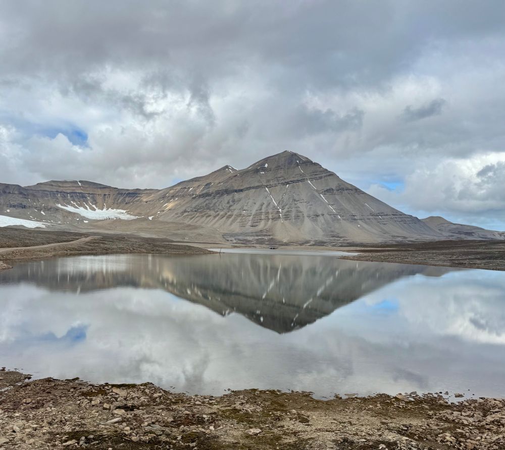 Scheteligfjellet, viewed from Tvillingvatnet, Ny-Ålesund, Svalbard