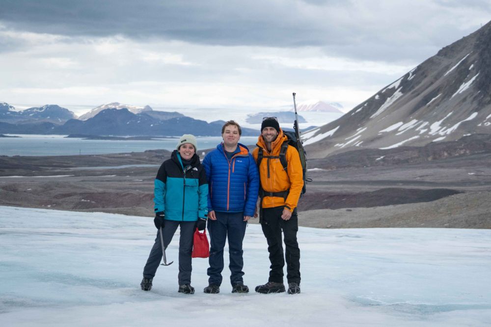 Marcela Hernández, Will Tallon & James Bradley on Vestre Brøgerbreen glacier, Svalbard. Credit: James Bradley