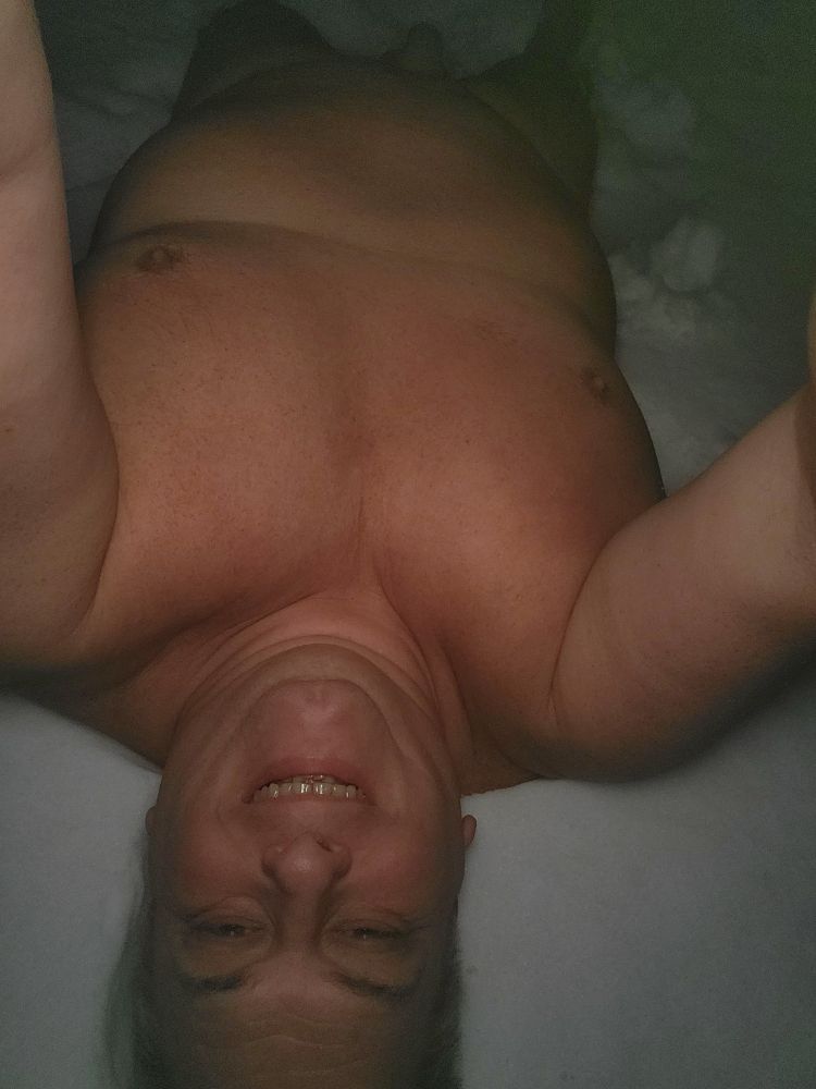 Lekker naakt rollen in de sneeuw!