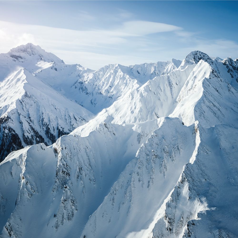 View over steep slopes at the Ischgl/Samnaun ski resort on the Swiss-Austrian border © Adobe Stock, Leonid Tit