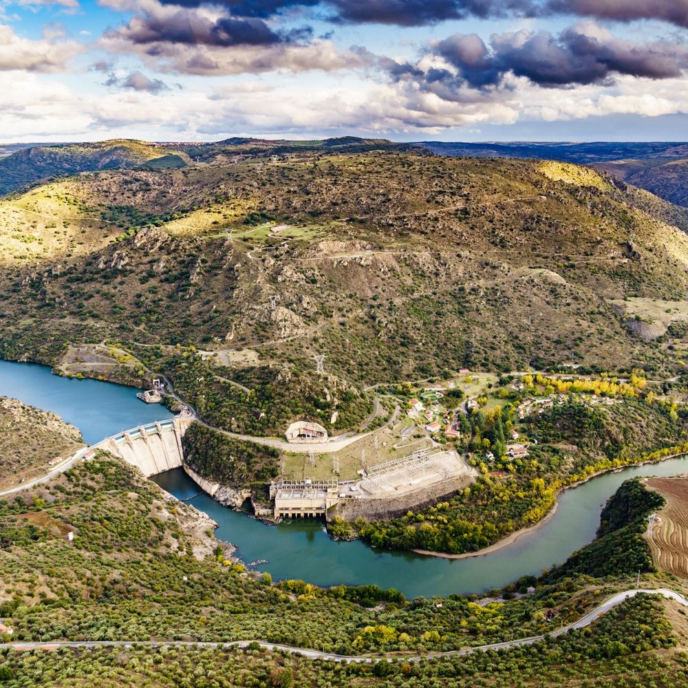 Douro river with Saucelle Dam on the border between Spain and Portugal © Adobe Stock, anetlanda 