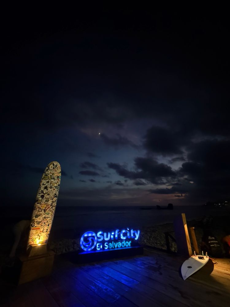 A picture of the surf city sign in El Salvador 