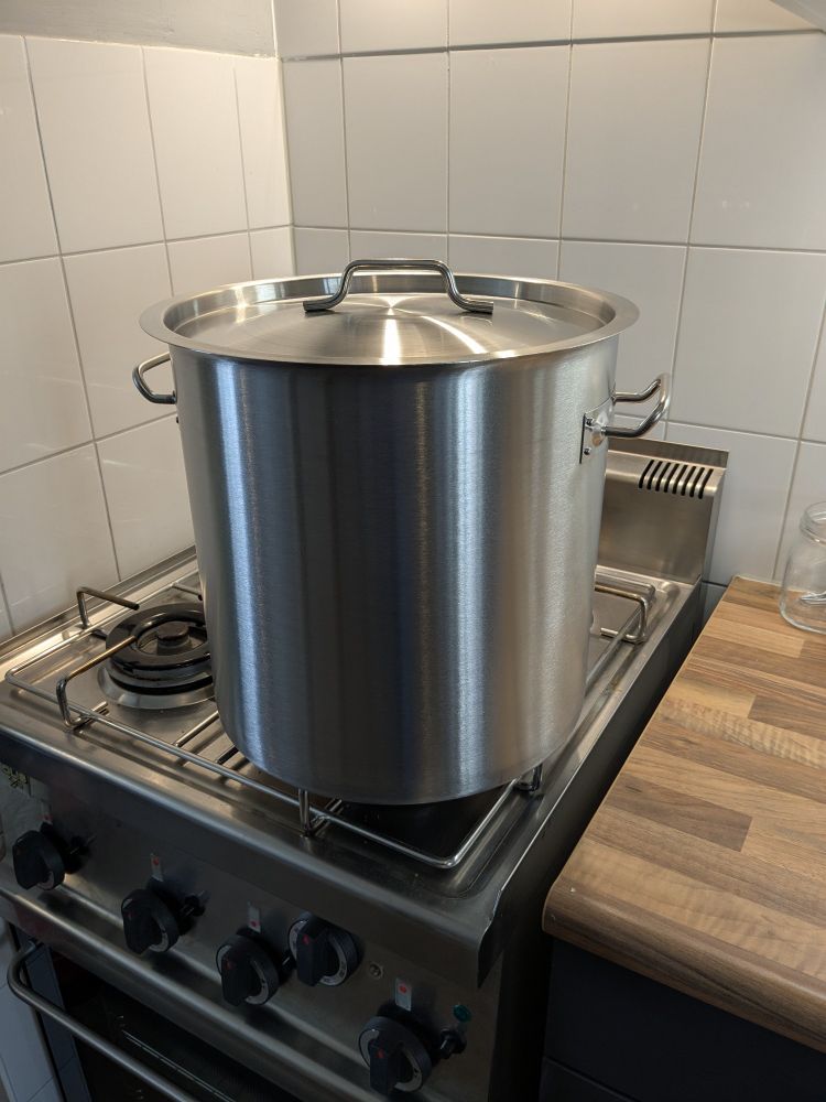 Big stainless steel stockpot