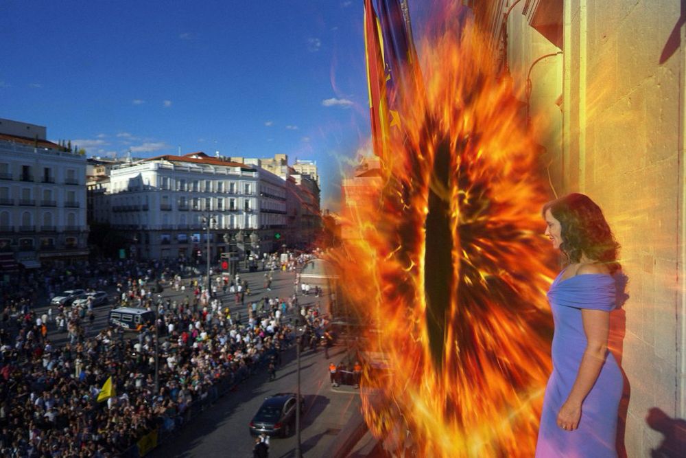 Ayuso otorga al Ojo de Sauron la Medalla de la Comunidad de Madrid (El Mundo Today)