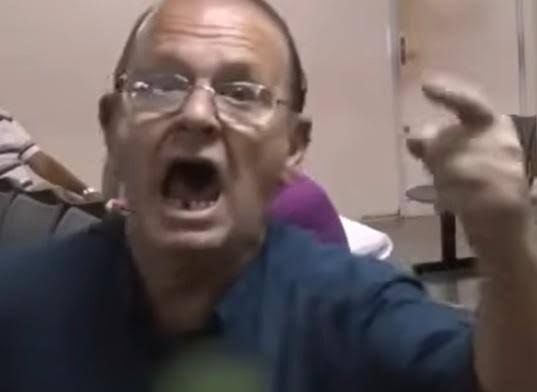 Senhor do meme "eu quero café"