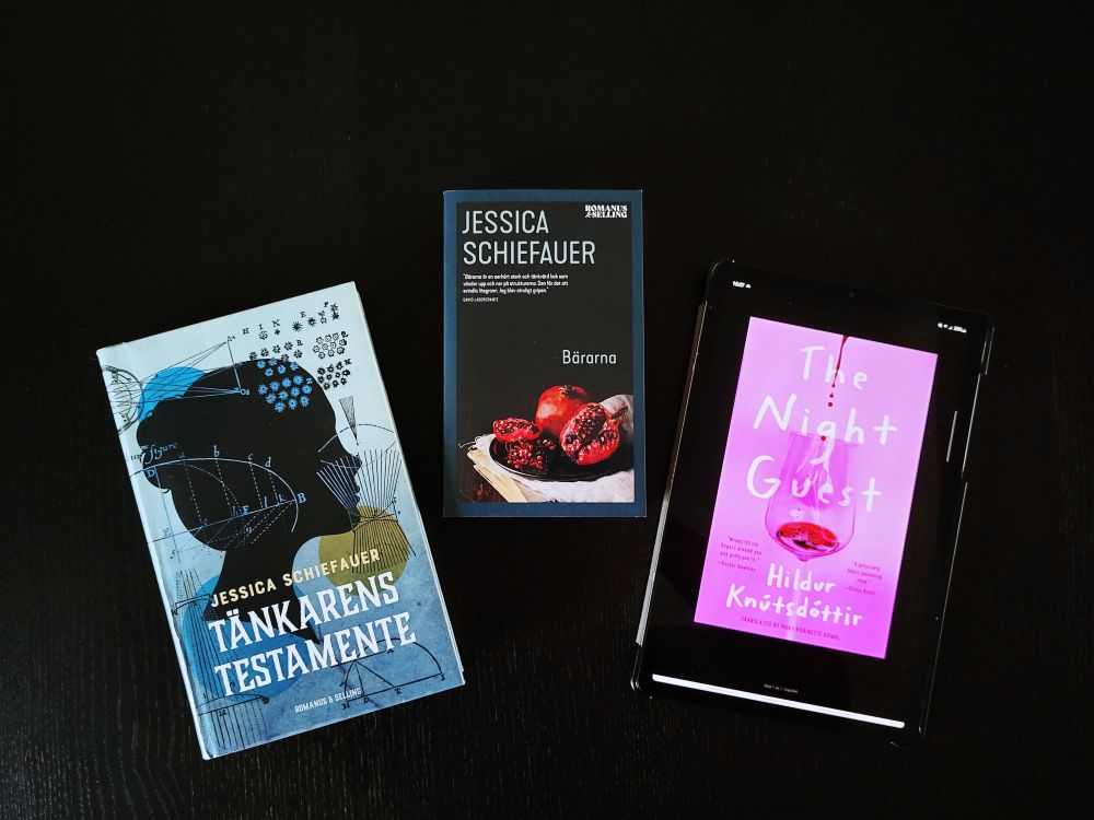 Romanerna Bärarna och Tänkarens testamente av Jessica Schiefauer. The Night Guest av Hildur Knutsdottir. 