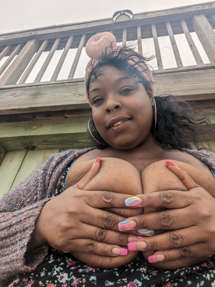 BBW TajaEthereal topless at the beach. 
 #bbw #blackwomen #skeetsafterdark #afterdarksky #blacknsfw #nsfwsky  #skyafterdark #bigtits #titties 