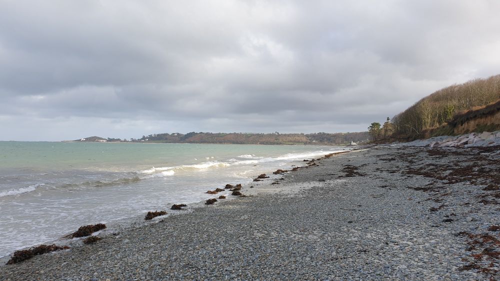 Jeux d'ombres et de lumière sur la plage.