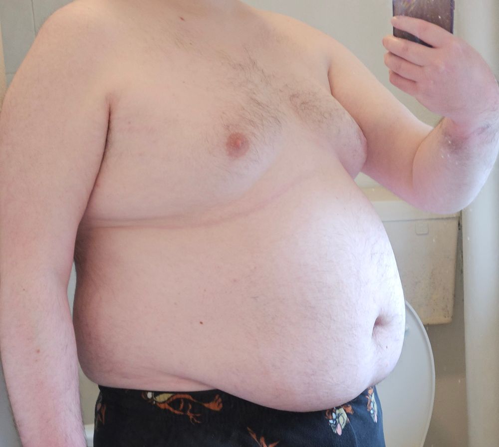 The only tum pic I could share from a moment ago where I'm not self-concious over my bellybutton, whoops.