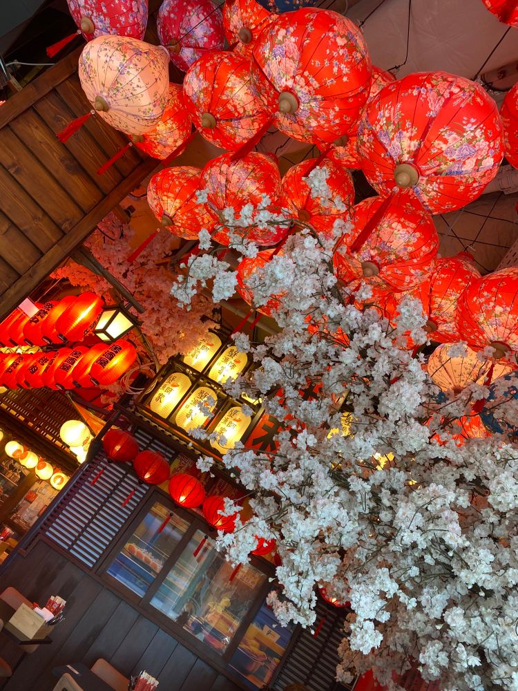 Kazu restaurant in Westfield Center Hamburg.

Everything was super pretty, modern and the shops had some super interesting designs!