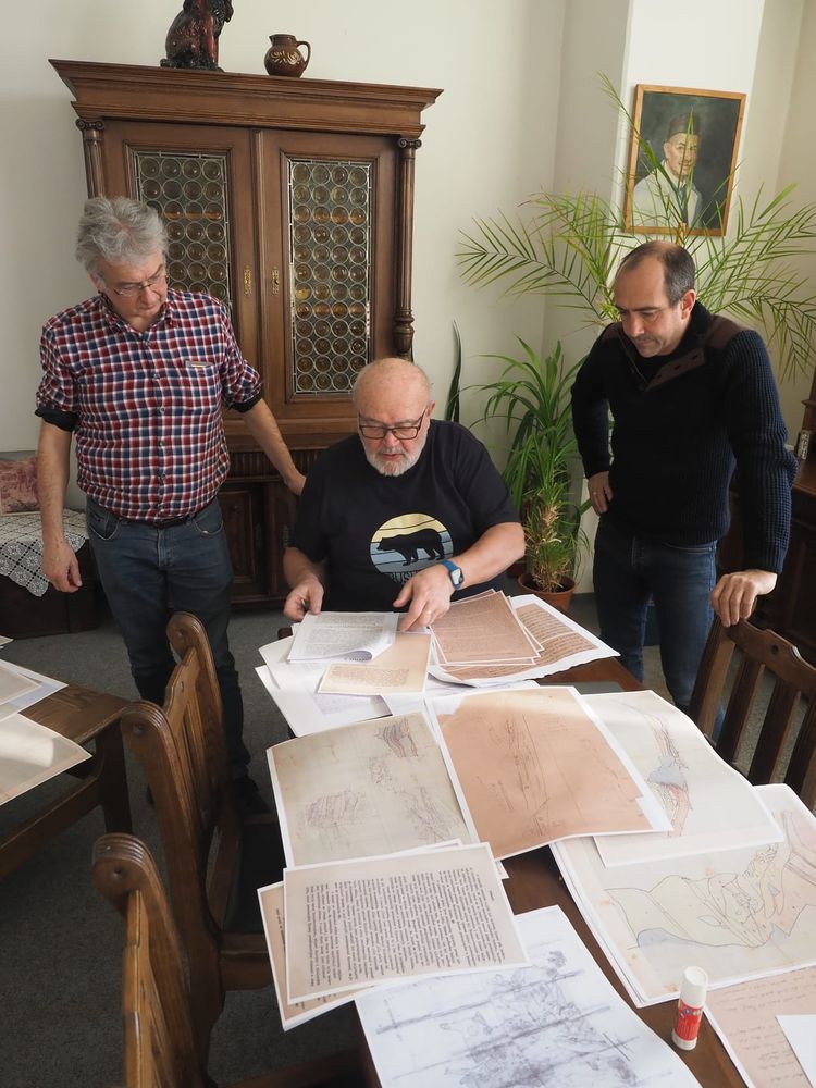 de gauche à droite, Bruno Maureille, Jaroslav Brůžek, Laurent Bruxelles, photo de Cédric Beauval