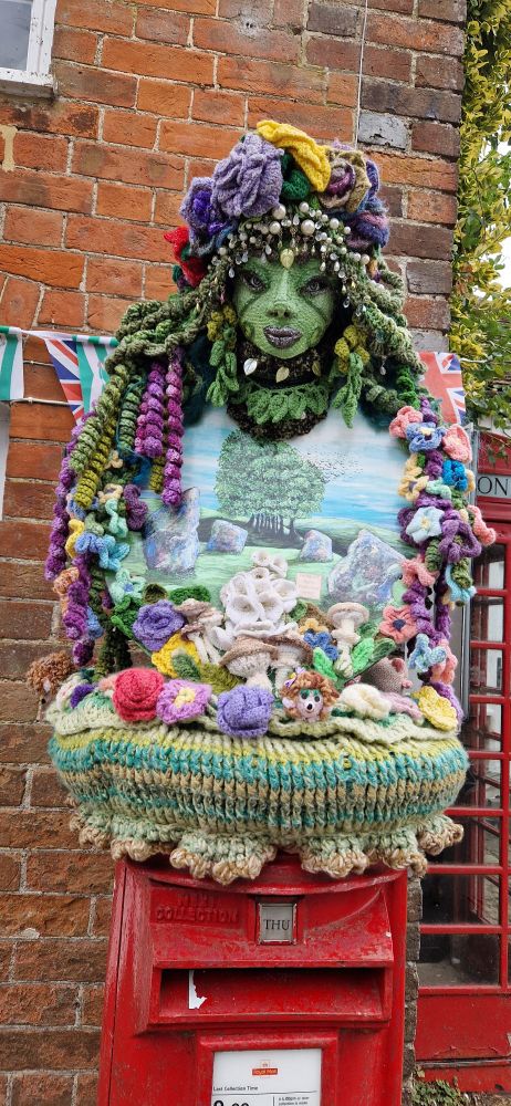 Knitted postbox cover