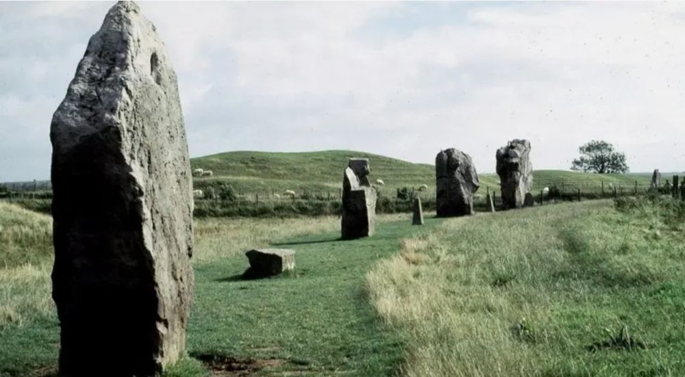 A curved row of standing stones