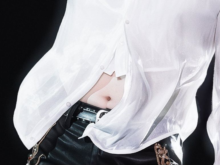 closeup of taem's navel from the previous photo