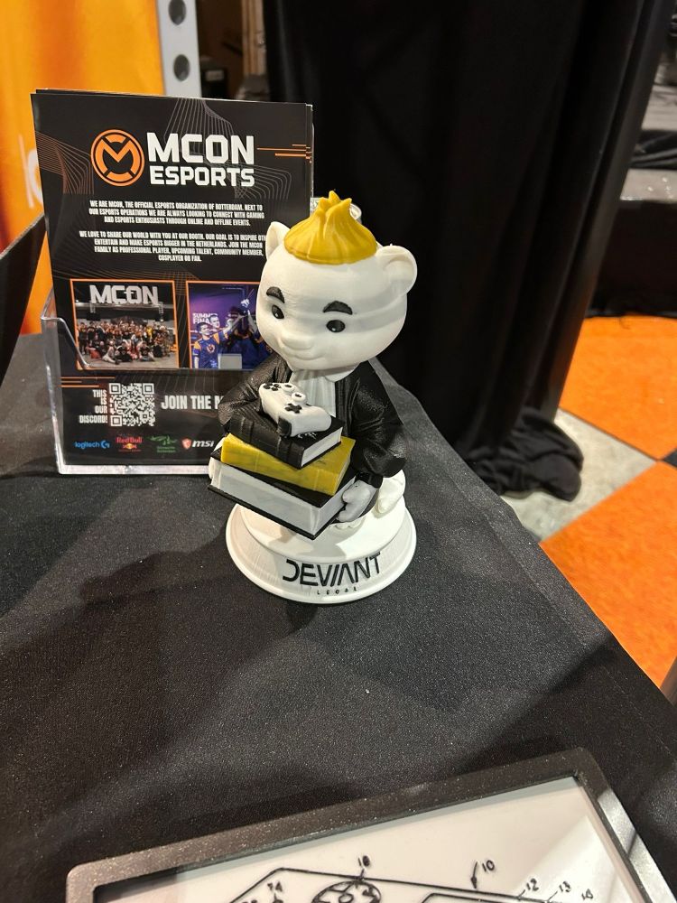 3D printed test version of Otto the Otter at Dutcb Comic Con